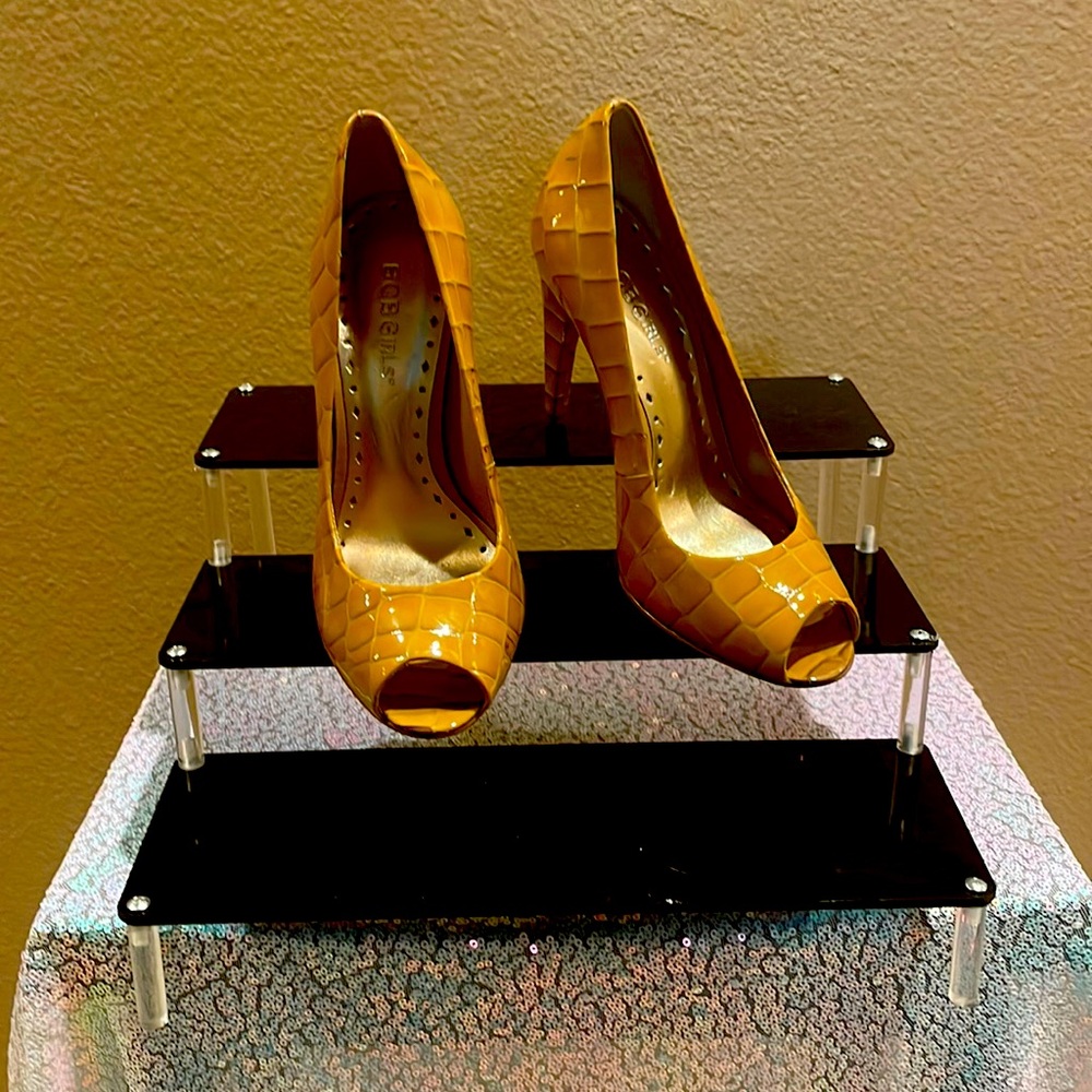 BCBG peep toe pump